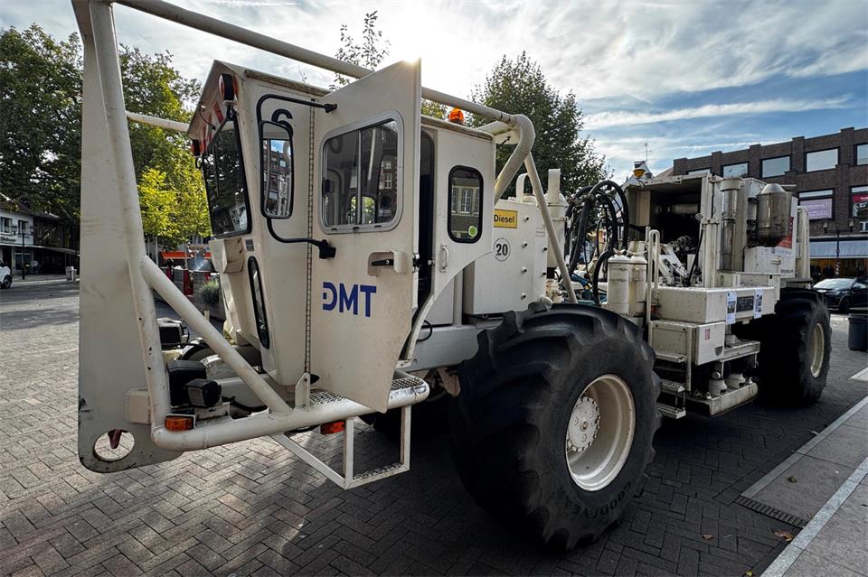 20 Tonnen wiegen die Mess-Trucks, die immer in einer Kolonne von drei Fahrzeugen zur Messung ausrücken.