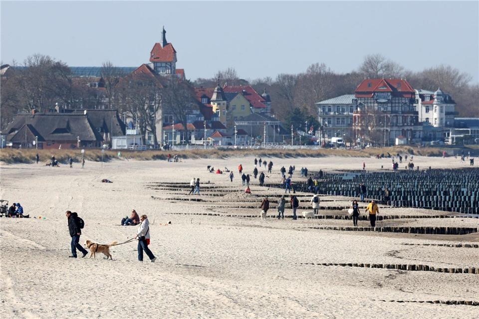 200 Sonnenstunden lockten die Mecklenburger ins Freie. (Archivbild)Bernd Wüstneck/dpa