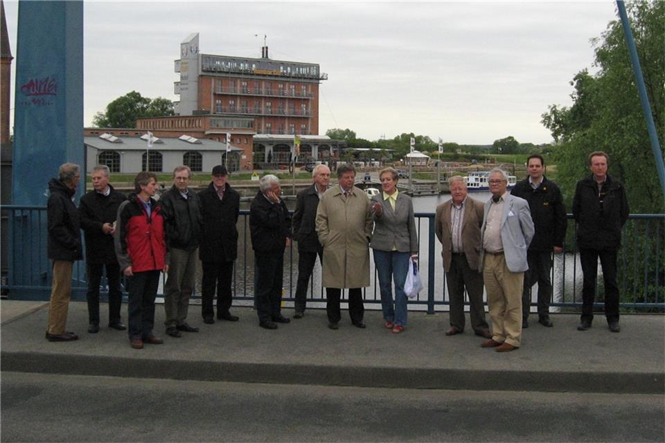 2009 trafen sich die Parntergemeinden in Dömitz, bei der die Bürgermeisterin Renate Vollbrecht (4. von rechts) „ihr“ Dömitz zeigte. Dabei waren Bürgermeister Herman Kaiser aus Doetinchem und sein damaliger Raesfelder Amtskollege Andreas Grotendorst (2. v. re.)