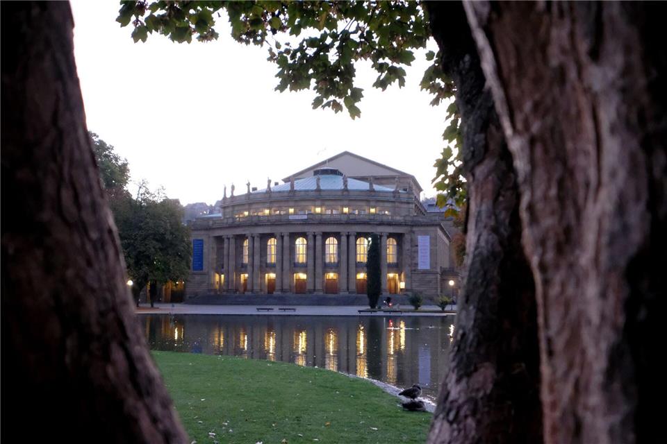 2019 attackierten Hacker die Württembergischen Staatstheater Stuttgart. (Archivbild)Bernd Weissbrod/dpa