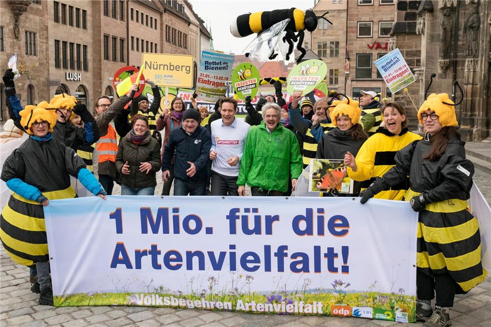 2019 stieß das Volksbegehren auf den Nerv der Zeit in Bayern. 1,7 Millionen Menschen forderten mit ihrer Unterschrift mehr Artenschutz in Bayern. Nun sehen die Initiatoren die Umsetzung in Gefahr. (Archivbild)Toni Mader/Volksbegehren Artenvielfalt/dpa