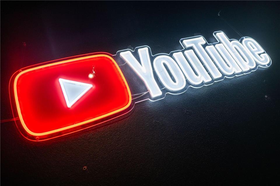 2019 war Schluss mit Direktnachrichten bei YouTube, nun ist das Messaging wieder zurück in der App für Mobilgeräte.Christophe Gateau/dpa