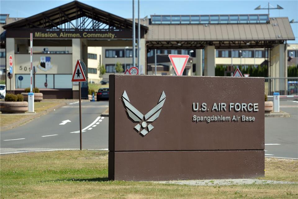 2020 gab es Abzugspläne von Trump für den US-Flugplatz Spangdahlem in der Eifel. (Archivbild)Harald Tittel/dpa