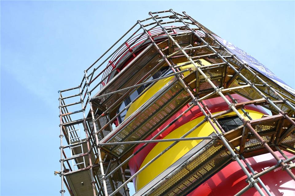 2020 wurde der Pilsumer Leuchtturm zuletzt komplett neu angestrichen.Lars Penning/dpa