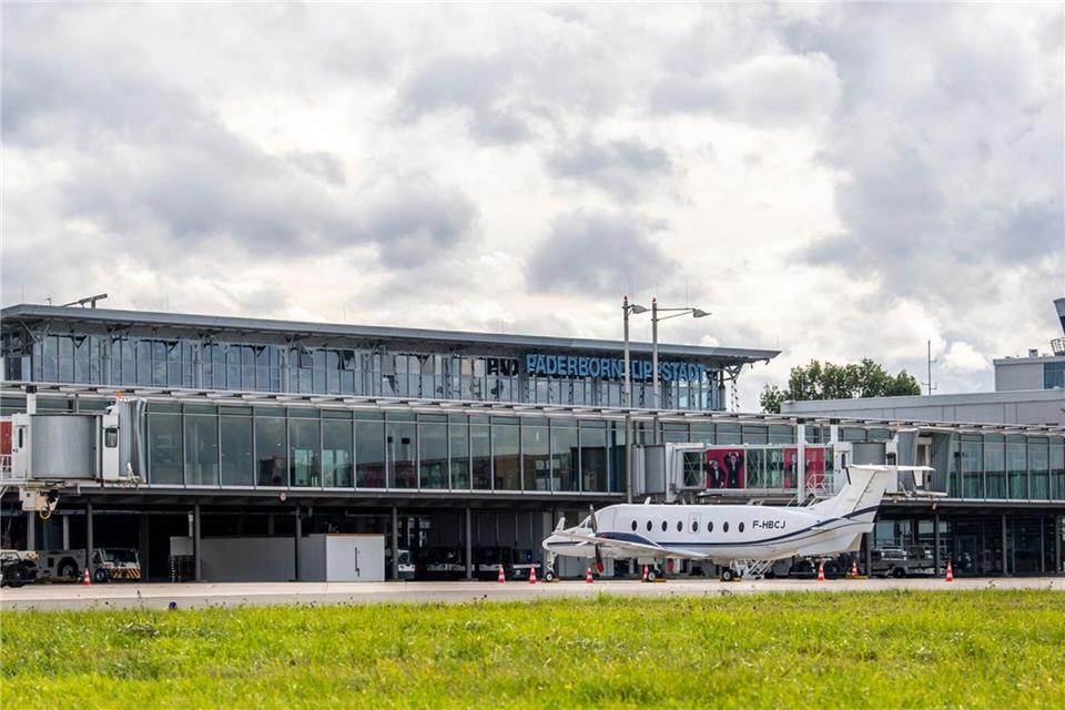 2021 kurz vor der Pleite, danach wieder etwas im Aufwind: der Flughafen Paderborn/Lippstadt.David Inderlied/dpa