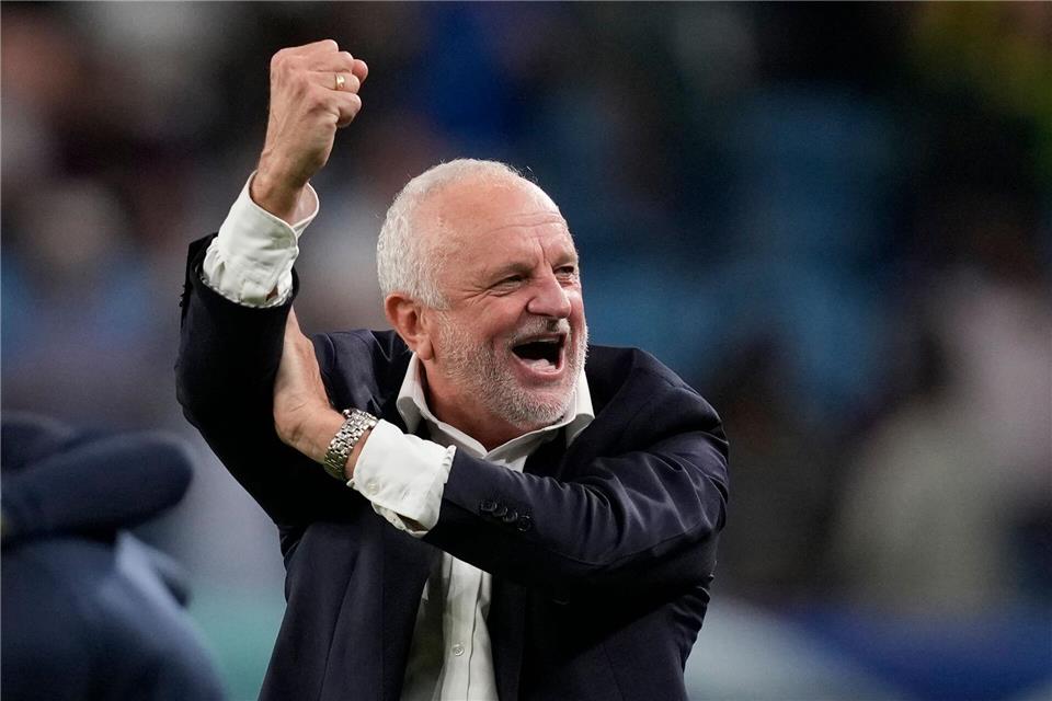 2022 nahm Iraks Trainer Graham Arnold mit Australien an der WM in Katar teil.Thanassis Stavrakis/AP/dpa