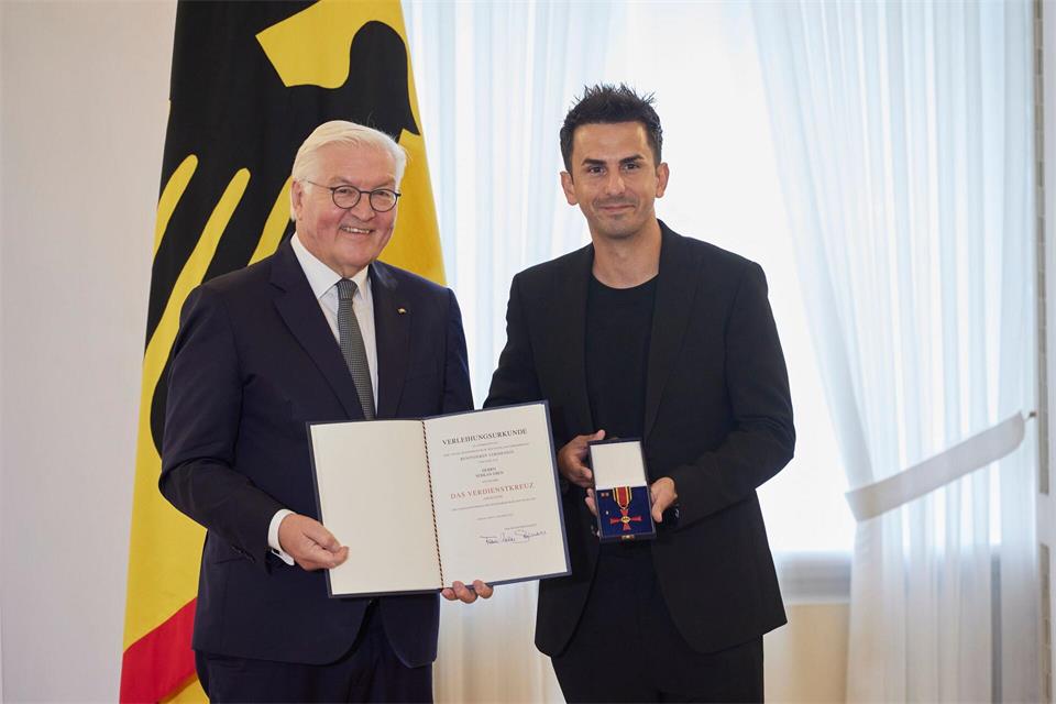 2023 verlieh Bundespräsident Steinmeier Eran das Bundesverdienstkreuz. (Archivbild)Joerg Carstensen/dpa
