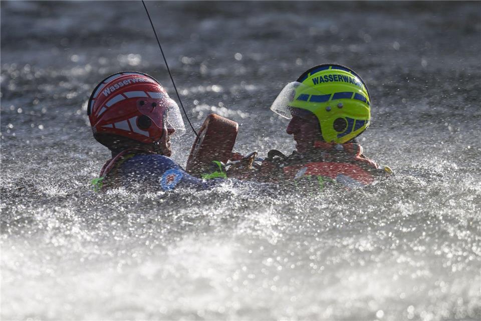 2024 starben nach DLRG-Angaben 411 Menschen in deutschen Gewässern. (Archivbild)Robert Michael/dpa