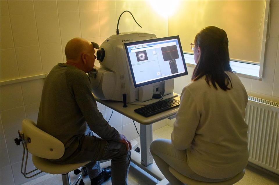 2024 wurde das telemedizinische Modellprojekt TEAS ins Leben gerufen - das steht für „Telemedizinische Einheit Augenheilkunde Salzwedel“.Klaus-Dietmar Gabbert/dpa