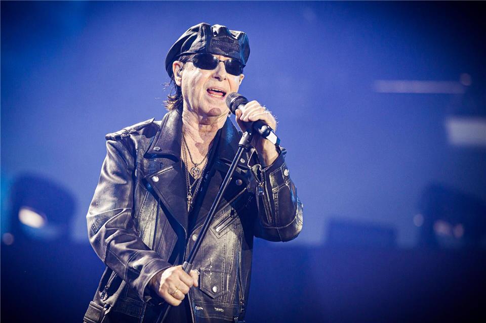 Klaus Meine zum 3. Oktober: „Die Hoffnung darf nie aufhören“ 2025 feiern die Scorpions mit Sänger Klaus Meine 60-jähriges Bandjubiläum. (Archivbild)Moritz Frankenberg/dpa