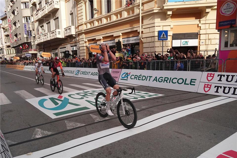 2025 gewann Mathieu van der Poel zum zweiten Mal den Frühjahrsklassiker Mailand-Sanremo. (Archivbild)Massimo Paolone/LaPresse/AP/dpa
