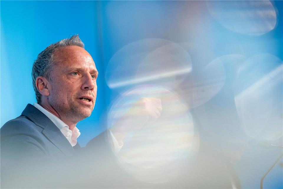 2025 veröffentlichte Bayern letztmals einen Klimabericht. Wer seither wissen will, wie die Umsetzung des Klimaschutzes in Bayern läuft, muss sich gedulden. Eine versprochene digitale Lösung ist noch nicht umgesetzt. (Archivbild)Peter Kneffel/dpa