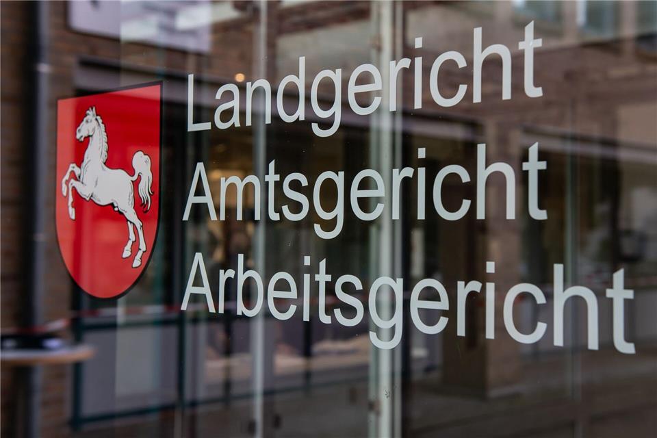 2026 werden in Niedersachsen einige spektakuläre Prozesse  und Urteile erwartet. (Symbolbild) Swen Pförtner/dpa