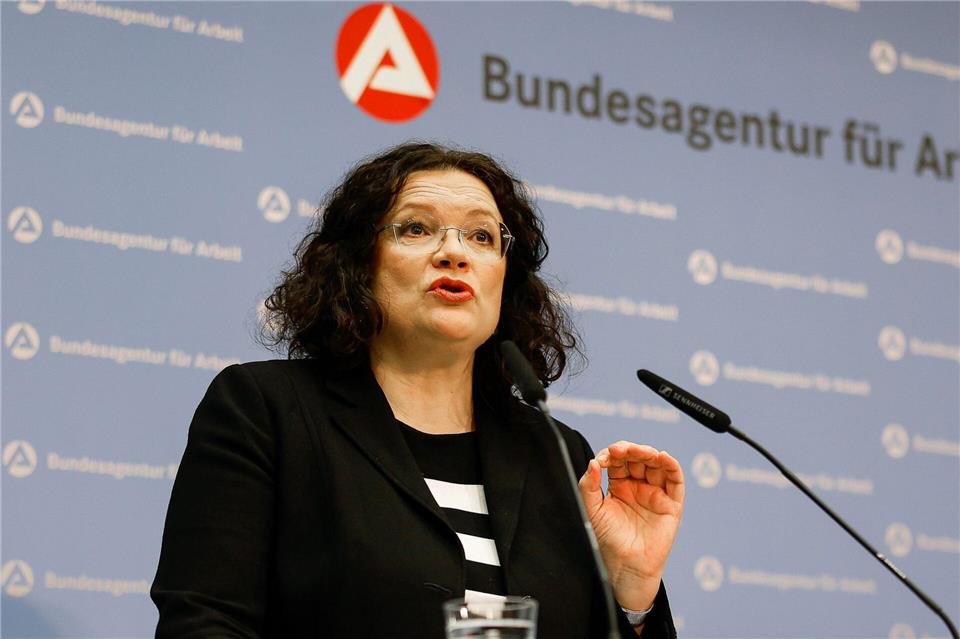 2026 wird nach Ansicht von BA-Chefin Andrea Nahles für den Arbeitsmarkt ein Jahr mit Licht und Schatten. Daniel Löb/dpa