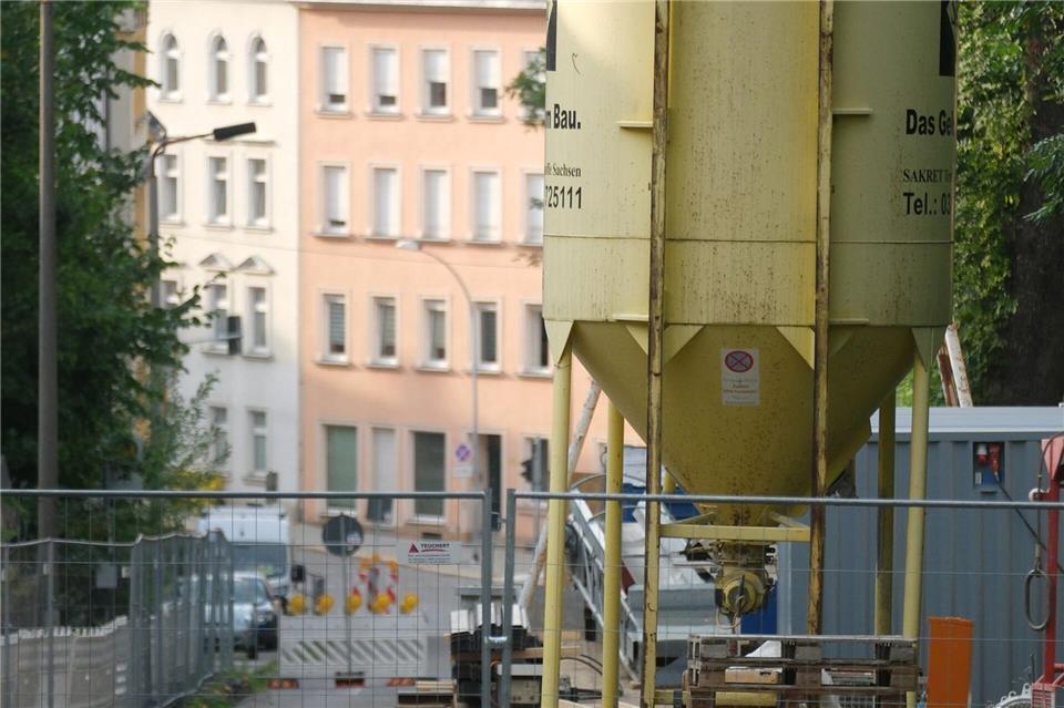2026 wurden dem Oberbergamt bereits mehr als 40 Schäden durch Altbergbau gemeldet - darunter auch ein Tagesbruch an einer Straße in Annaberg-Buchholz.Sebastian Willnow/dpa