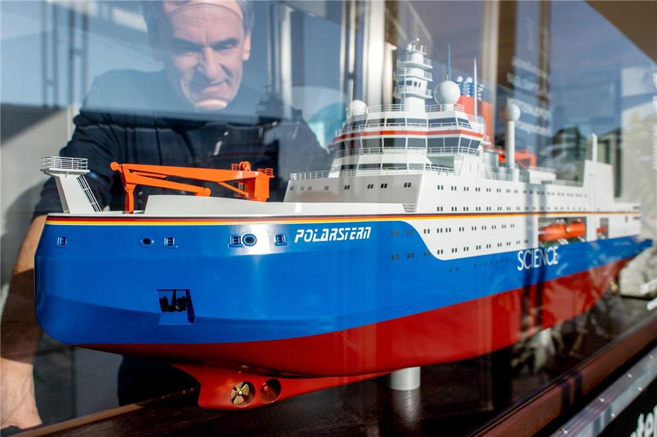 2027 soll in Wismar mit dem eigentlichen Bau des neuen Forschungseisbrechers begonnen werden. Hauke-Christian Dittrich/dpa