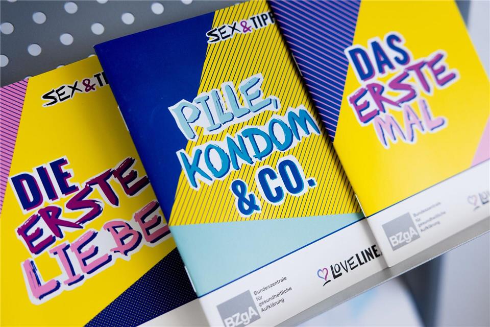 23 Prozent der 16-Jährigen haben laut Umfrage schon Geschlechtsverkehr gehabt - bei der Vorgängerstudie 2019 waren es noch 34 Prozent. Rolf Vennenbernd/dpa