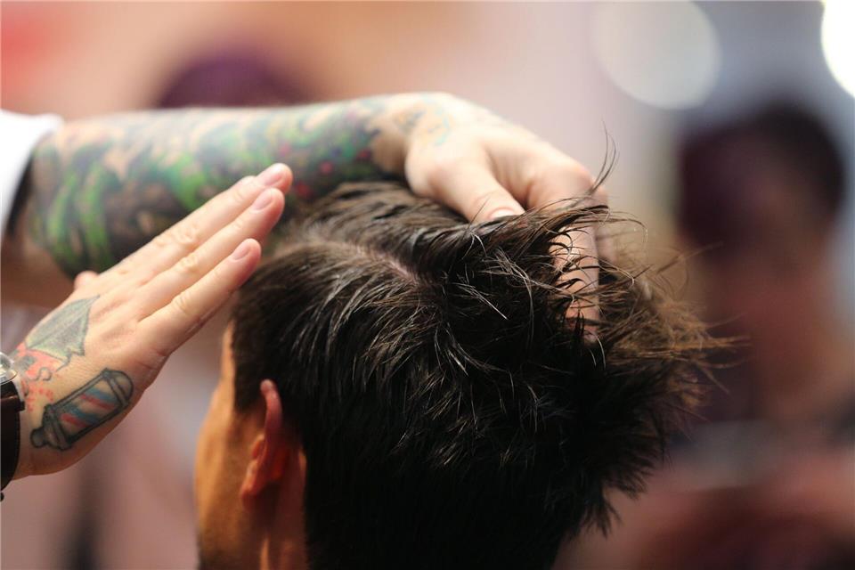 24 Haargele hat „Öko-Test“ im Labor untersucht und fand dabei einige problematische Inhaltsstoffe.picture alliance/dpa/dpa-tmn