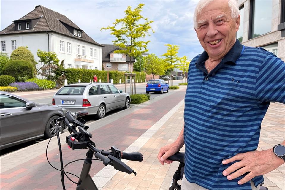 25 Jahre lang war Karl-Heinz Ebbing Vorsitzender des Herzsport-Vereins. Fit hält er sich unter anderem durch E-Bike-Fahren. Die Pulsuhr ist immer dabei.