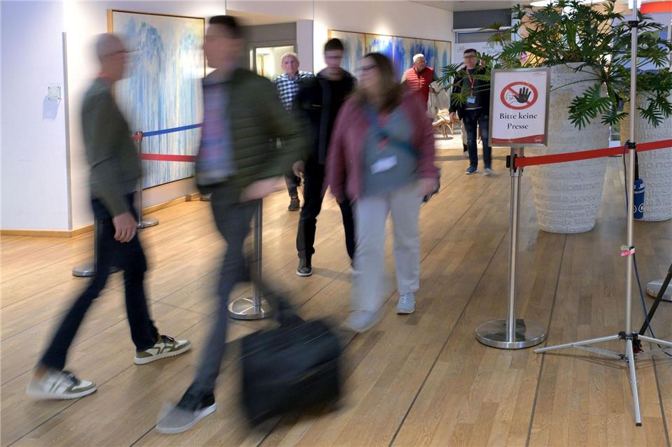 2,5 Millionen Beschäftigte bei Bund und Kommunen warten auf Ergebnisse bei den Tarifverhandlungen für den öffentlichen Dienst. Die Gespräche wurden am Samstagabend vertagt. Sonntag um 10 Uhr soll es weitergehen.Michael Bahlo/dpa
