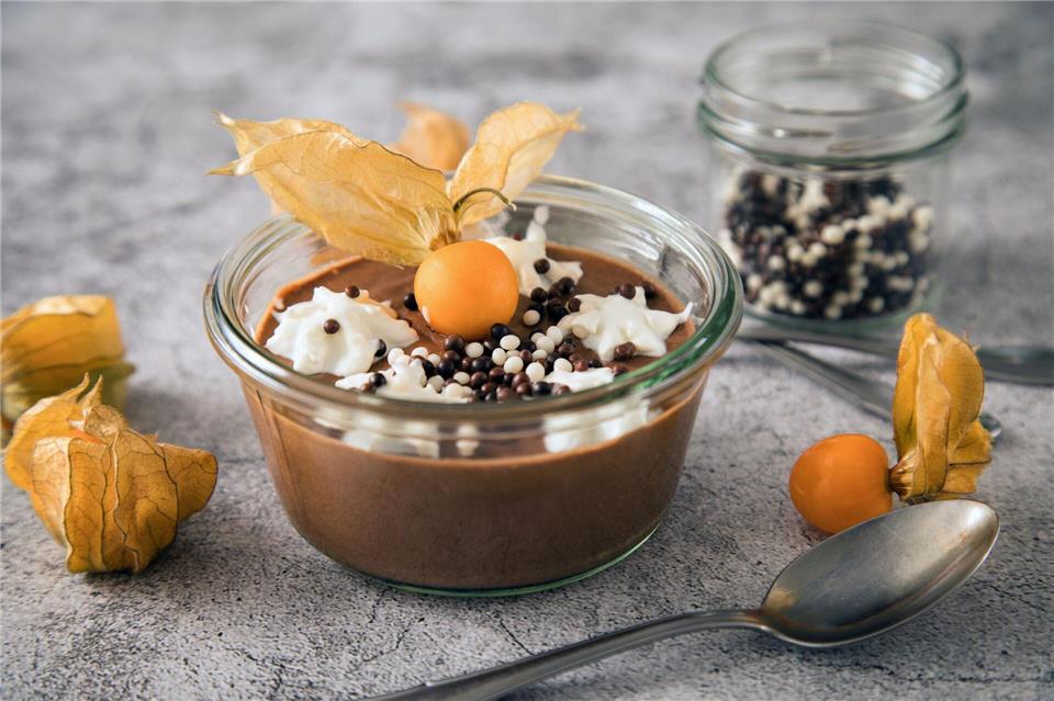 Pudding kochen ohne Fertigtüte - mit drei Zutaten 3-2-1-Rezept: Ein Schokopudding ist schnell selbst gemacht - ganz ohne künstliche Aromen.Christin Klose/dpa-tmn