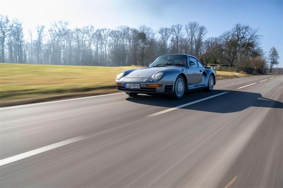 317 km/h in der Spitze: 1986 war der Porsche 959 das schnellste Serienauto der Welt.Deniz Calagan/Porsche AG/dpa-tmn