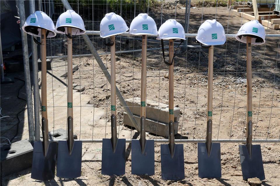 Spatenstich für Fraunhofer-Institut in Rostock 32 Millionen Euro fließen in den Neubau des Fraunhofer Instituts.Bernd W�stneck/dpa