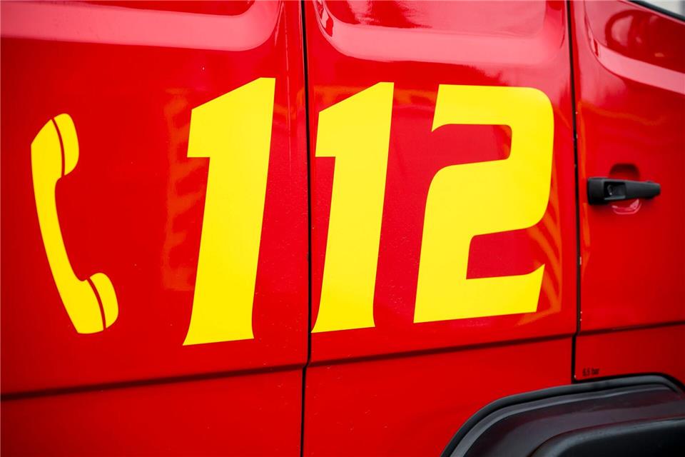 330 Einsatzkräfte sind im Einsatz - unter anderem von Feuerwehr, THW und Bergwacht. (Symbolbild)Daniel Vogl/dpa