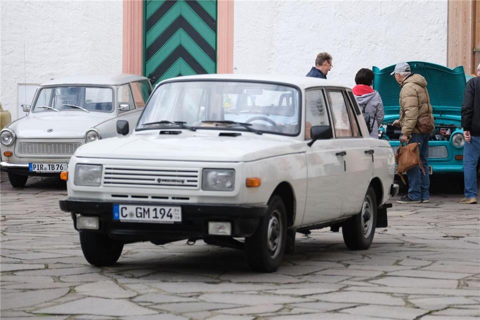 35 Jahre nach dem Produktionsstopp sind noch Tausende Wartburg vor allem in Ostdeutschland zugelassen. (Archivbild)Sebastian Willnow/dpa/ZB