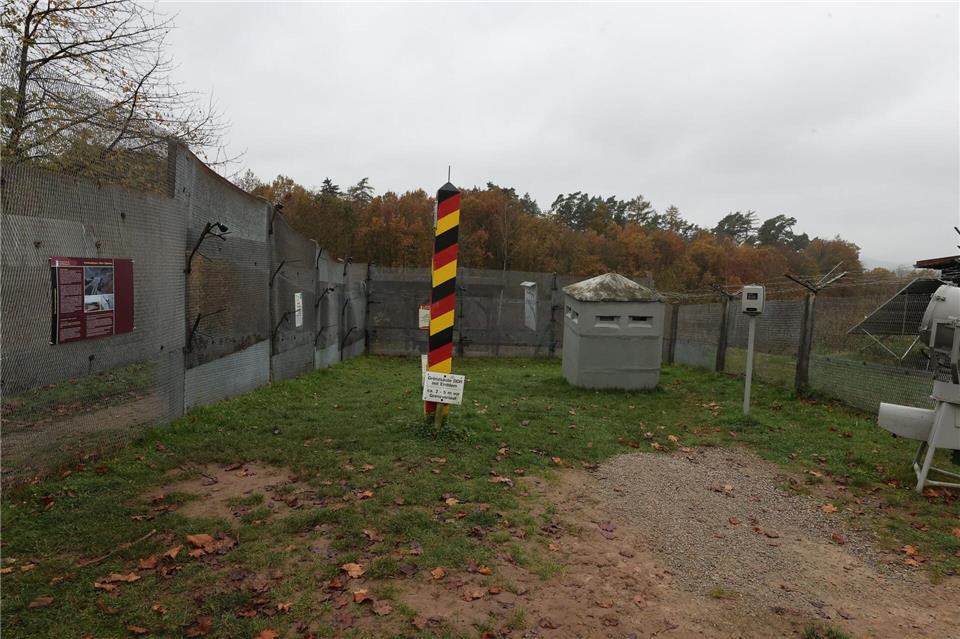 Verband: Entschädigung für viele Betroffene zu spät 35 Jahre nach der Wiedervereinigung können Opfer von Zwangsumsiedlungen aus dem früheren DDR-Grenzgebiet zu Westdeutschland endlich Einmalzahlungen für den erlittenen Heimatverlust erhalten (Symbolfoto). Bodo Schackow/dpa