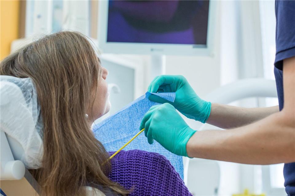 35 Prozent der Befragten nennen Angst vor Verurteilung oder negativer Bewertung als Grund, beim Arztbesuch wichtige Informationen zu verschweigen.picture alliance / dpa Themendienst