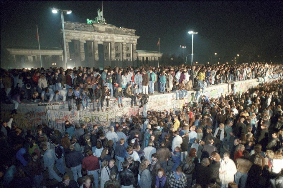 36 Jahre nach dem Mauerfall wird in Berlin und Brandenburg daran erinnert. (Archivbild)Peter Kneffel/dpa