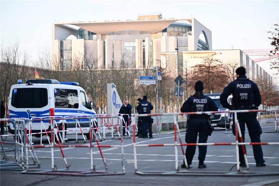 3.600 Polizisten aus ganz Deutschland schützen Ukraine-Beratungen in Berlin.Sebastian Christoph Gollnow/dpa