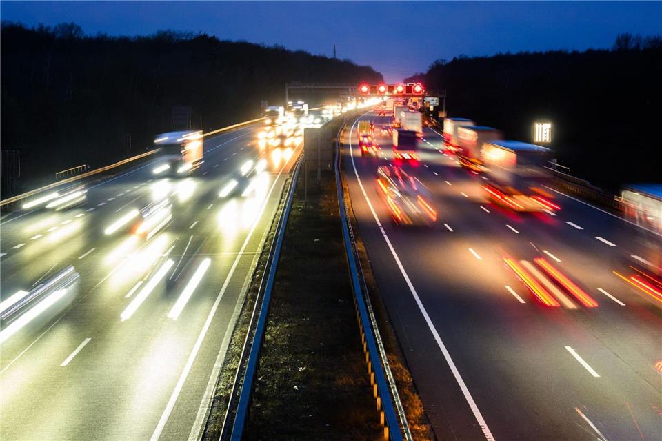 377.000 Verkehrssünder aus Sachsen waren im Januar im Fahreignungsregister des Kraftfahrtbundesamtes eingetragen - etwa 1,5 Prozent mehr als ein Jahr zuvor. (Symbolbild)picture alliance/dpa