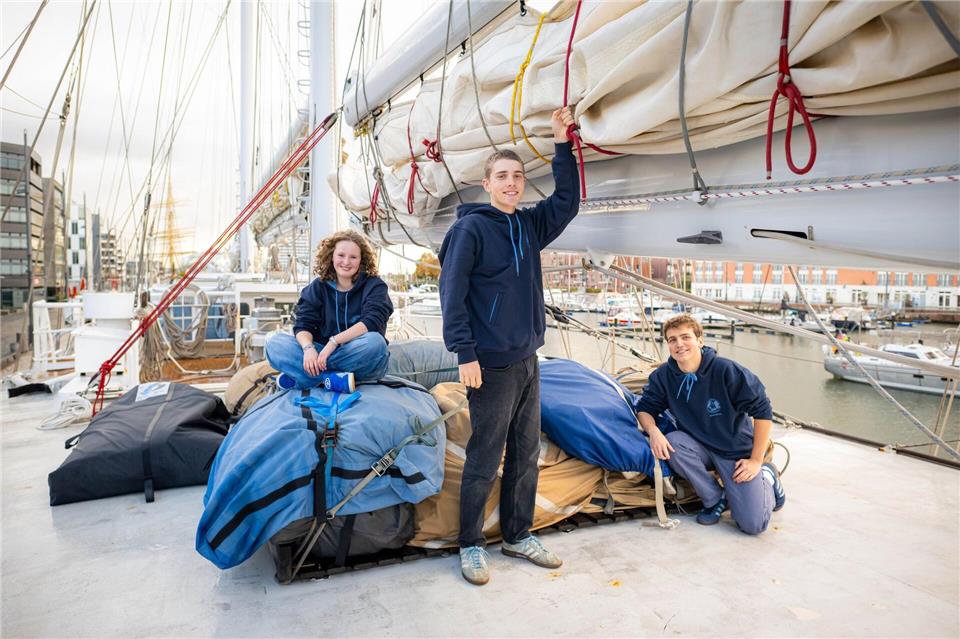 Sieben Monate Segelreise – Unterricht auf hoher See  38 Jugendliche stechen bald in See.Sina Schuldt/dpa