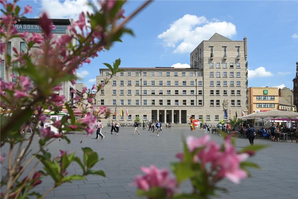 40 Prozent der gesamten Schulden tragen die kreisfreien Städte Halle, Magdeburg und Dessau-Roßlau. (Archivbild) Heiko Rebsch/dpa