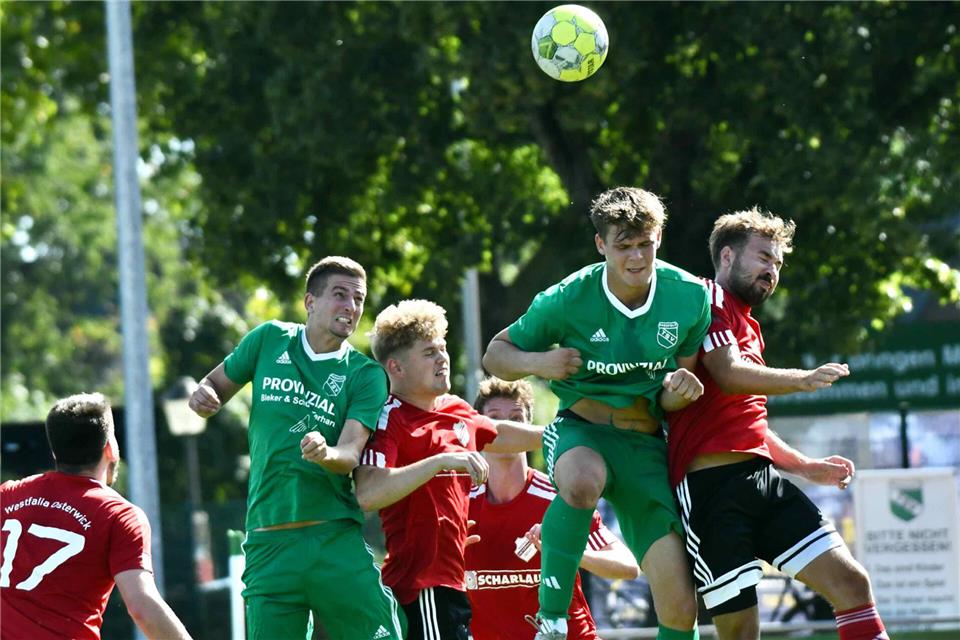 Fußball-Bezirksliga: Die Spiele am Wochenende 4:2-Sieger gegen Osterwick: Björn Gabmaier (links) vom TSV Raesfeld und Finn Olbing wollen auch gegen Dülmen einen Dreier.