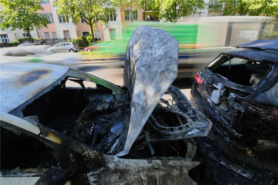 422 Ermittlungsverfahren der Berliner Polizei zu Brandstiftungen an Autos gab es im Jahr 2024. (Archivbild)Paul Zinken/dpa