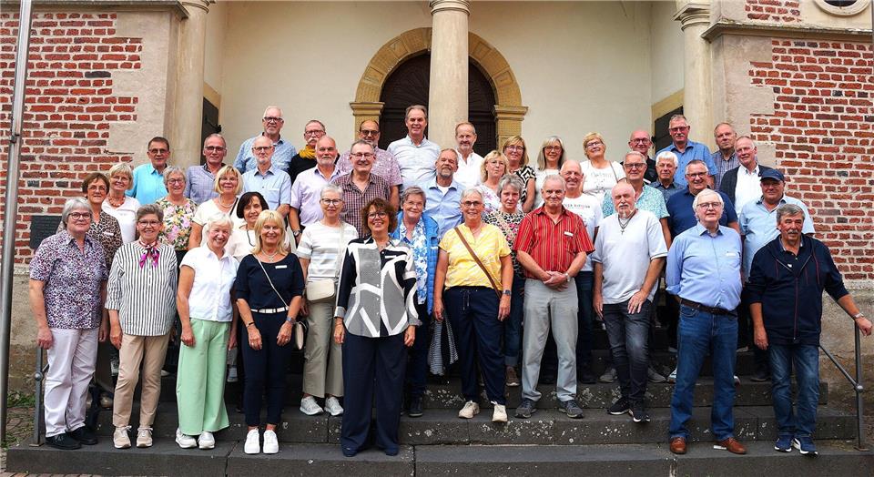 43 Teilnehmer kamen zum Ehemaligen-Treffen ins Raesfelder Schloss.