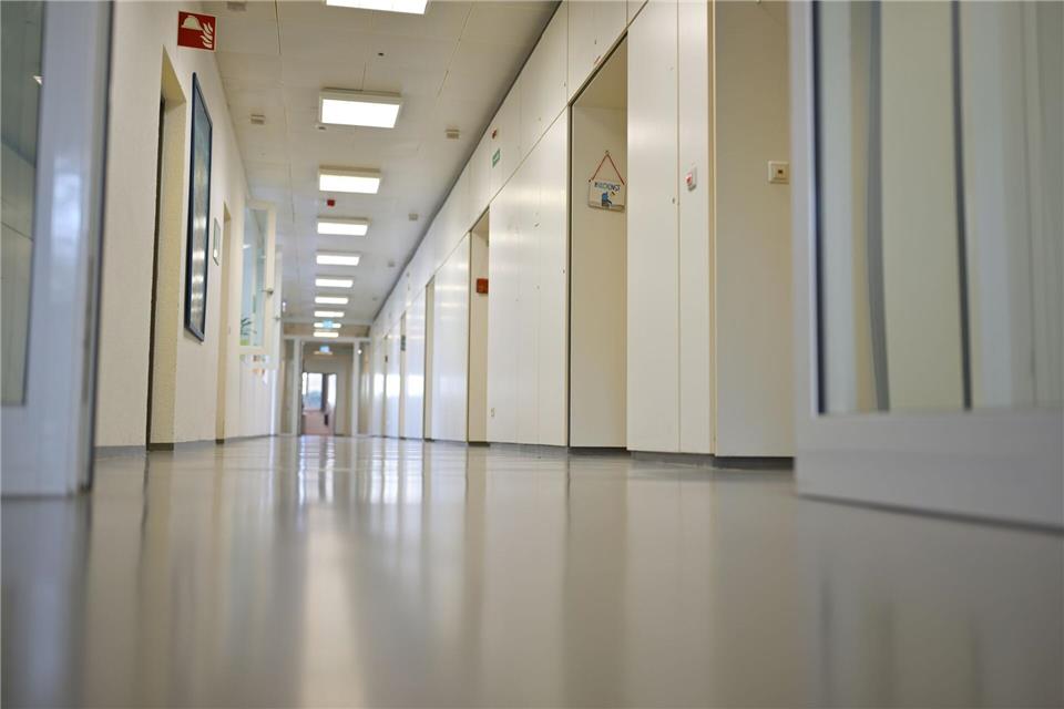 47-Jähriger stirbt in einer psychiatrischen Klinik. (Archivbild)Felix Kästle/dpa
