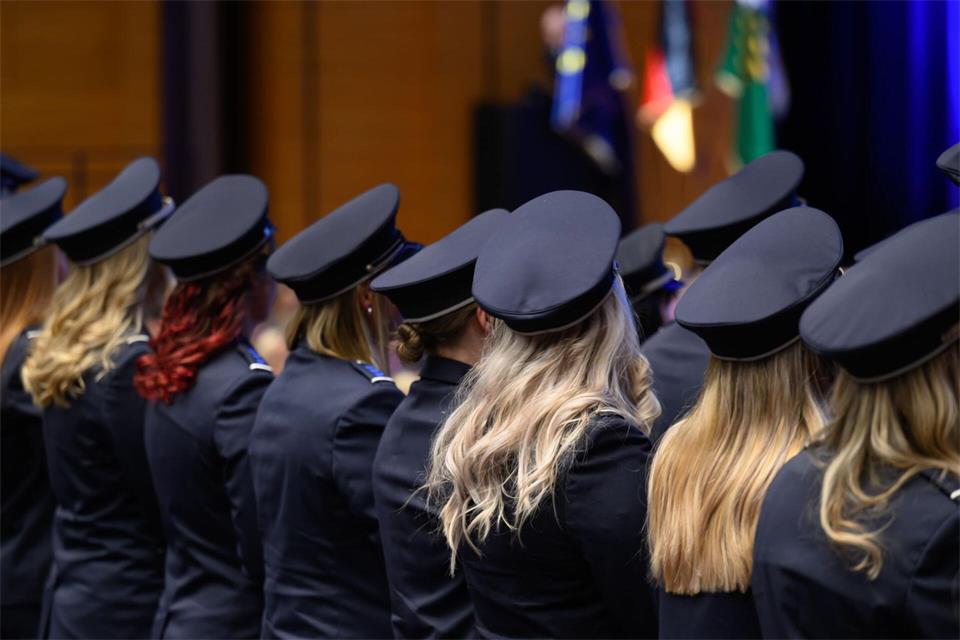 475 Nachwuchskräfte haben ihre Ausbildung oder ihr Studium bei der Polizei Sachsen begonnen. (Symbolbild) Hendrik Schmidt/dpa