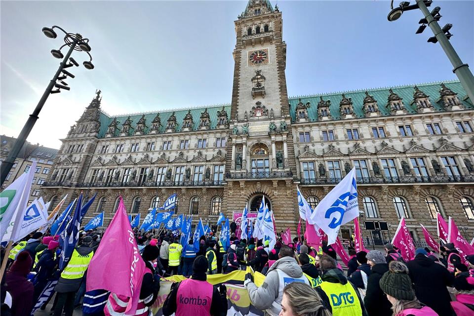 5.000 Stellen in der Hamburger Verwaltung sind laut Beamtenbund dbb derzeit unbesetzt.Steven Hutchings/-/dpa