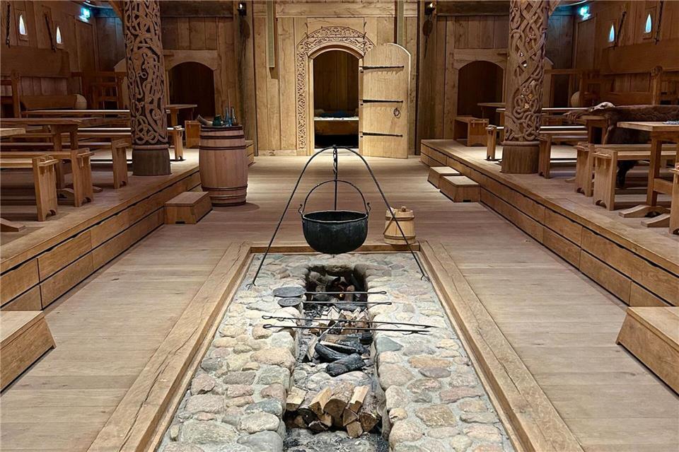 60 Meter lang, 10 Meter hoch: Nachbau der großen Königshalle im „Land der Legenden“.Friederike Ostermeyer/dpa-tmn