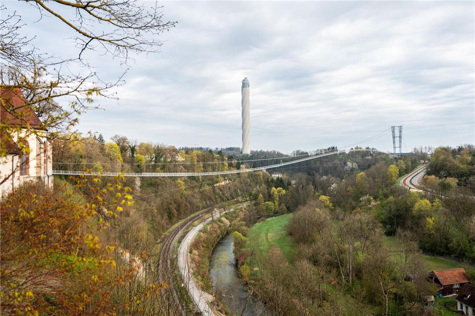 606 Meter ist die Brücke lang.Silas Stein/dpa