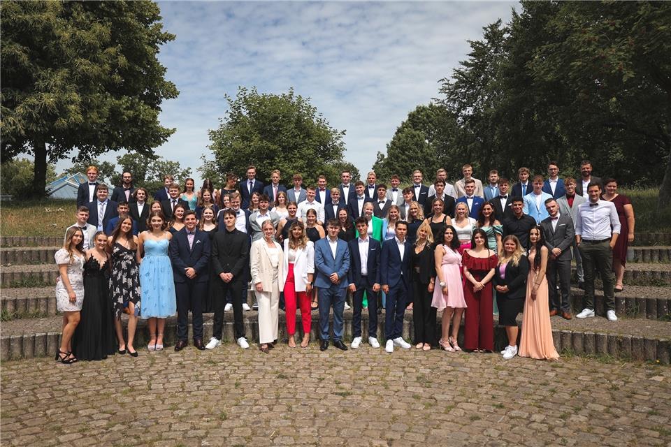 70 Jugendliche erhielten vergangene Woche ihre Zeugnisse. Sie waren der erste Jahrgang, der an der Jodocus-Nünning-Gesamtschule sein Abitur gemacht hat. 