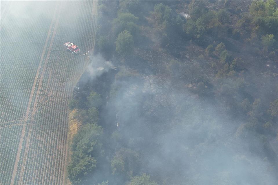 80 Hektar Wald nahe Neustrelitz stehen in Flammen.Landkreis Mecklenburgische Seenplatte./dpa