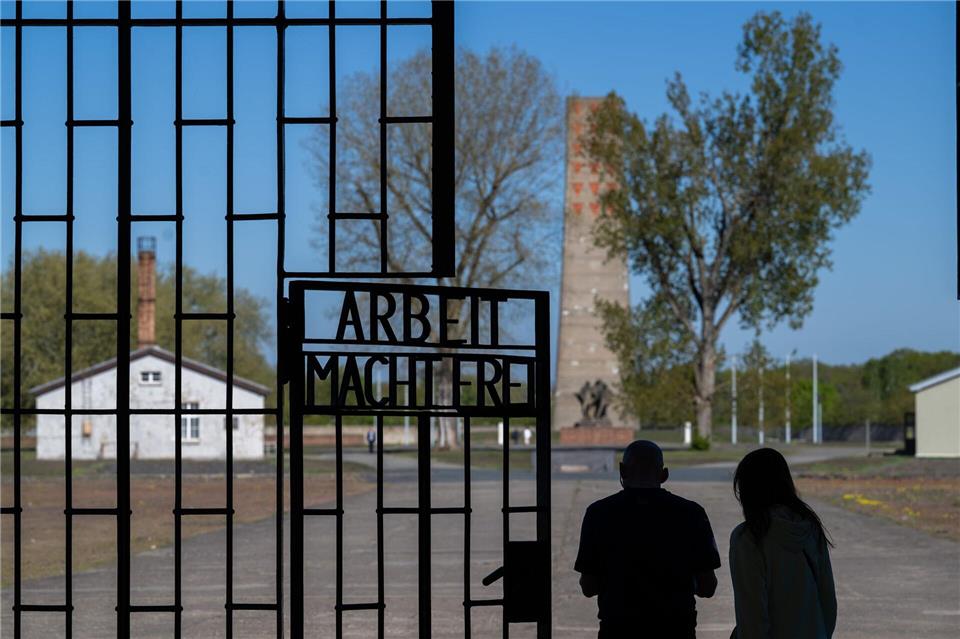 81 Jahre nach der Befreiung des Konzentrationslagers Sachsenhausen gibt es mehrere Gedenkveranstaltungen. (Archivbild)Soeren Stache/dpa