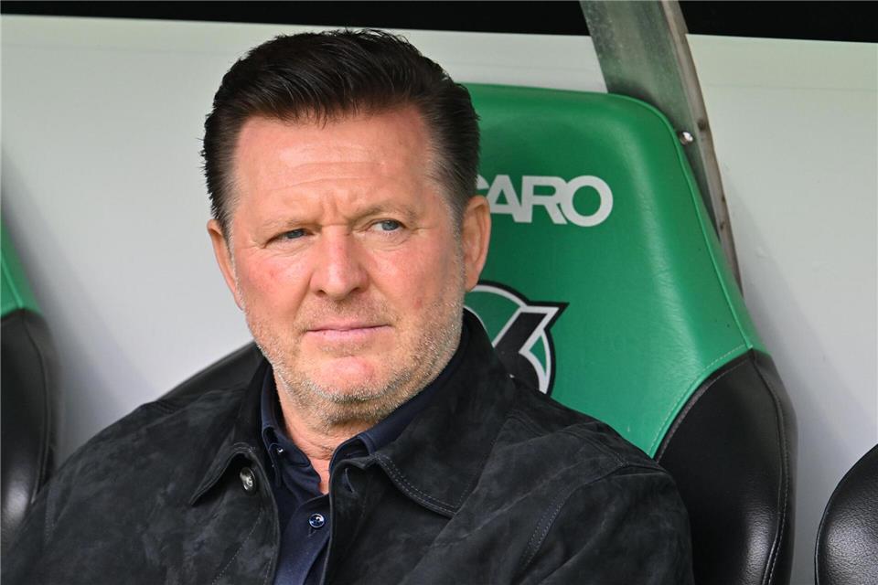 96-Coach Christian Titz trifft auf seinen Ex-Club. (Archivbild)Swen Pförtner/dpa