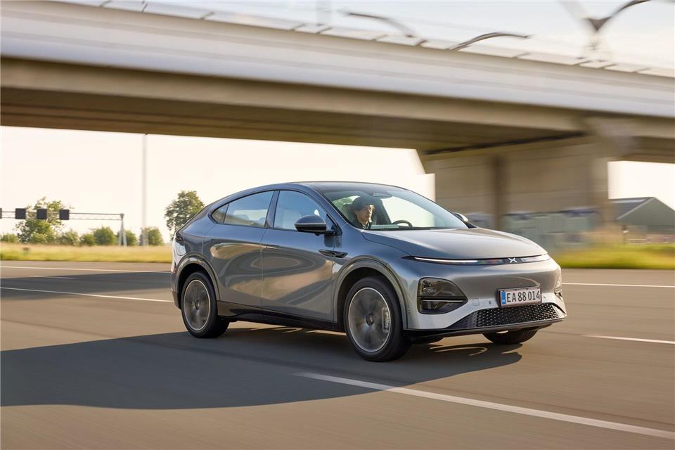 Der Nächste, bitte: Wie der Xpeng G6 gegen Tesla Y antritt Aalglatt und ohne Schnörkel: Klar, Design ist immer Geschmackssache, aber Unförmigkeit dürfte man dem G6 nun wirklich schwerlich ankreiden können.Xpeng/dpa-tmn