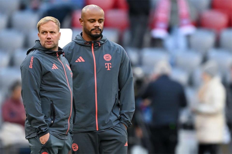 Aaron Danks (l) hat den erkrankten Vincent Kompany im Krankenhaus besucht. (Archivbild)Sven Hoppe/dpa